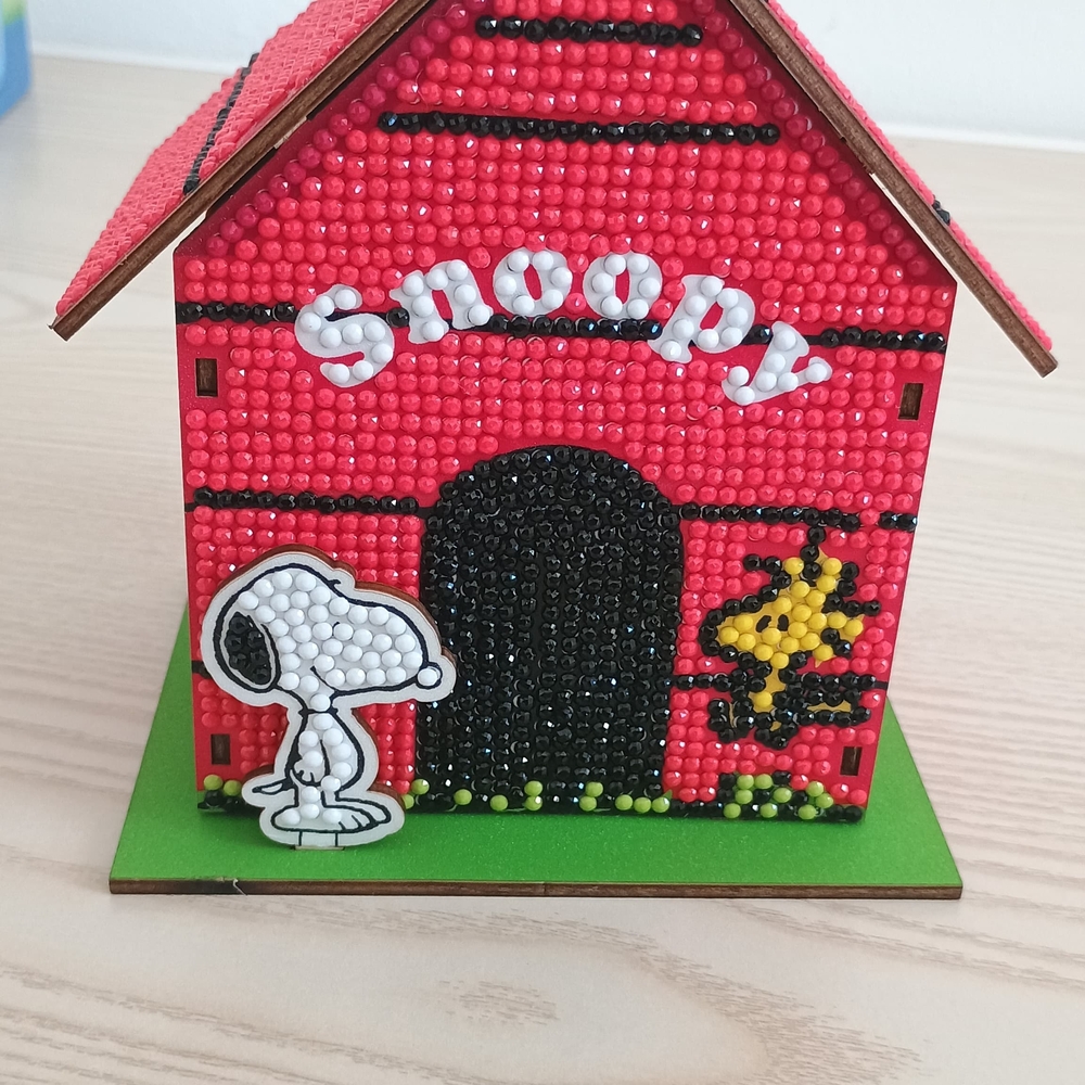 Snoopy Beaded Red Doghouse Decor